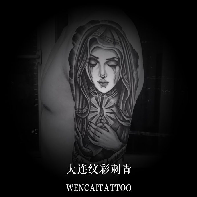 成熟男人白先生的大臂圣母纹身