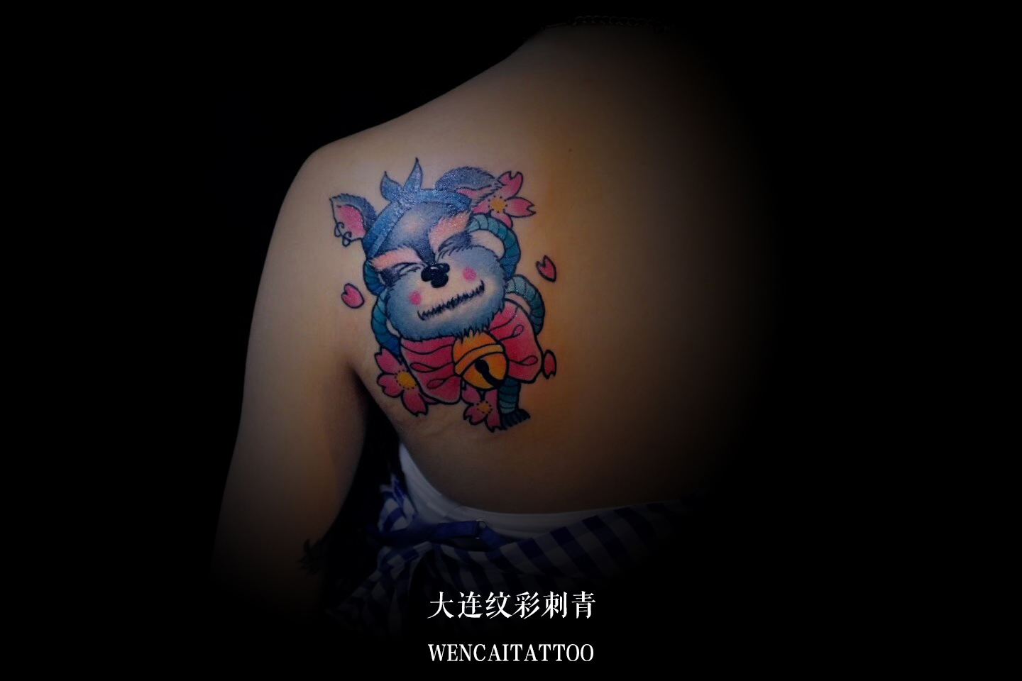 大连曲小姐后背的可爱毛绒兔纹身图案