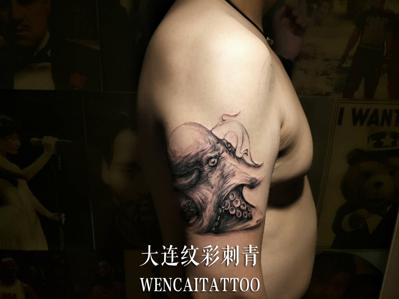 季先生大臂上的八爪章鱼纹身图案