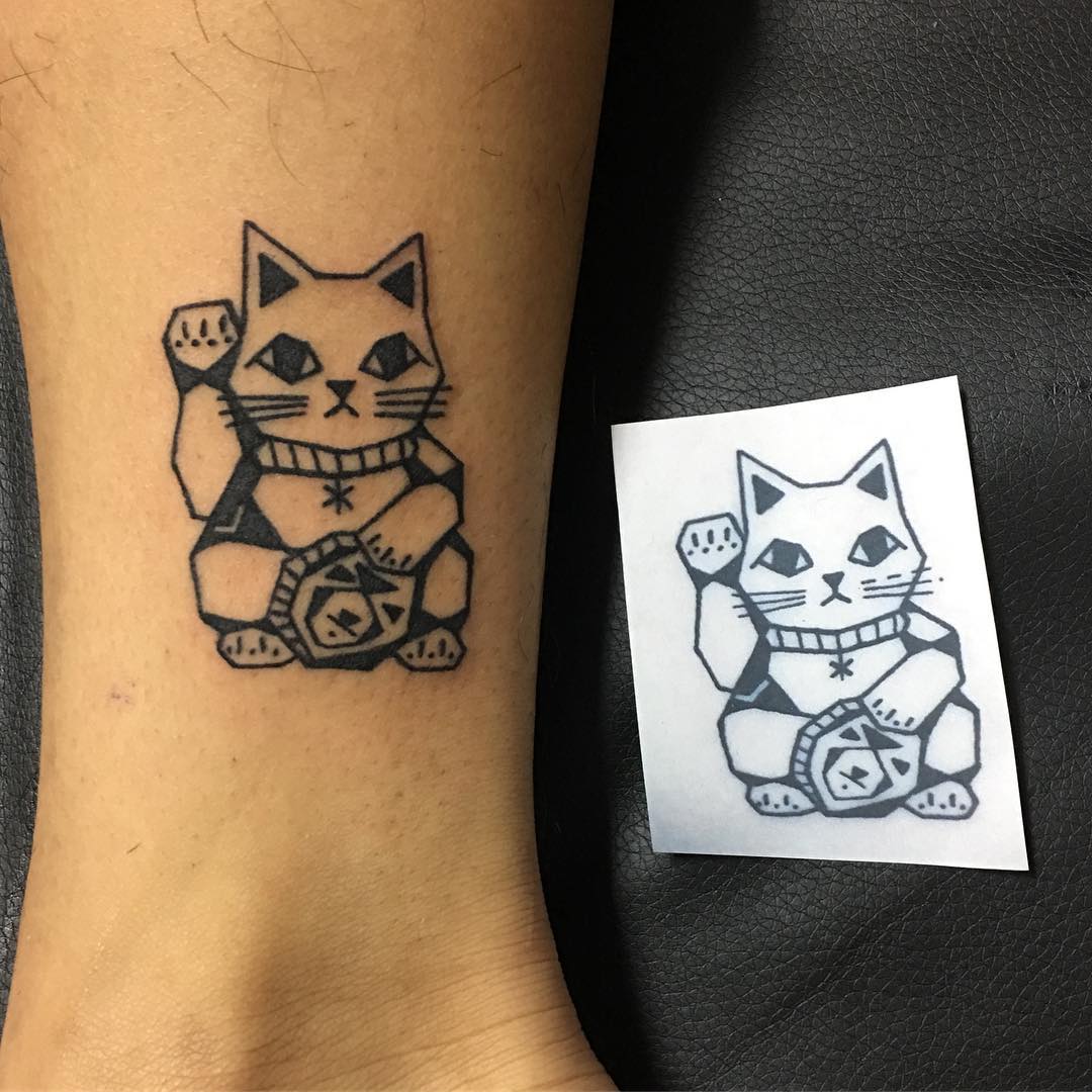孔小姐脚踝招财猫纹身图案