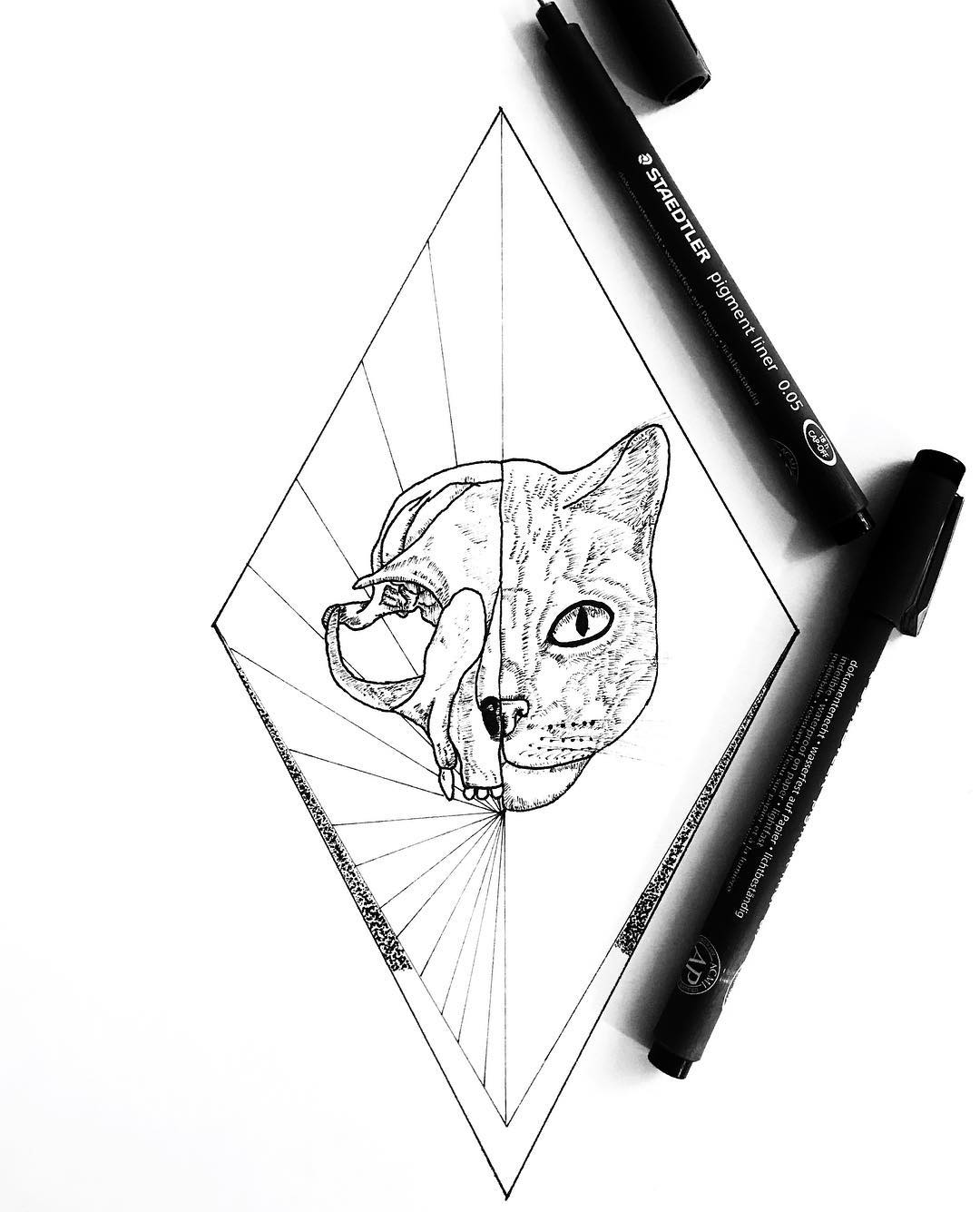 几何图形半猫咪半骷髅纹身图案