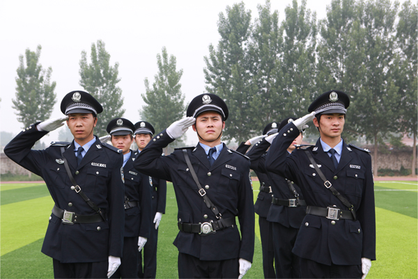 警察身上禁止有纹身图案