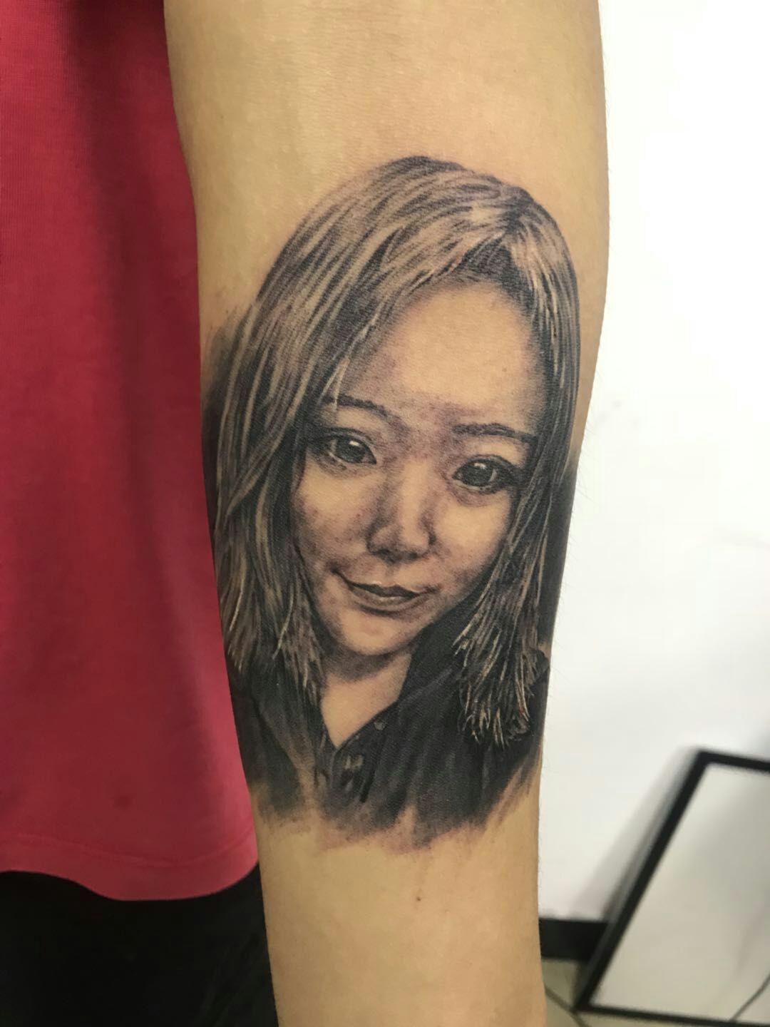 小臂美女肖像纹身图案