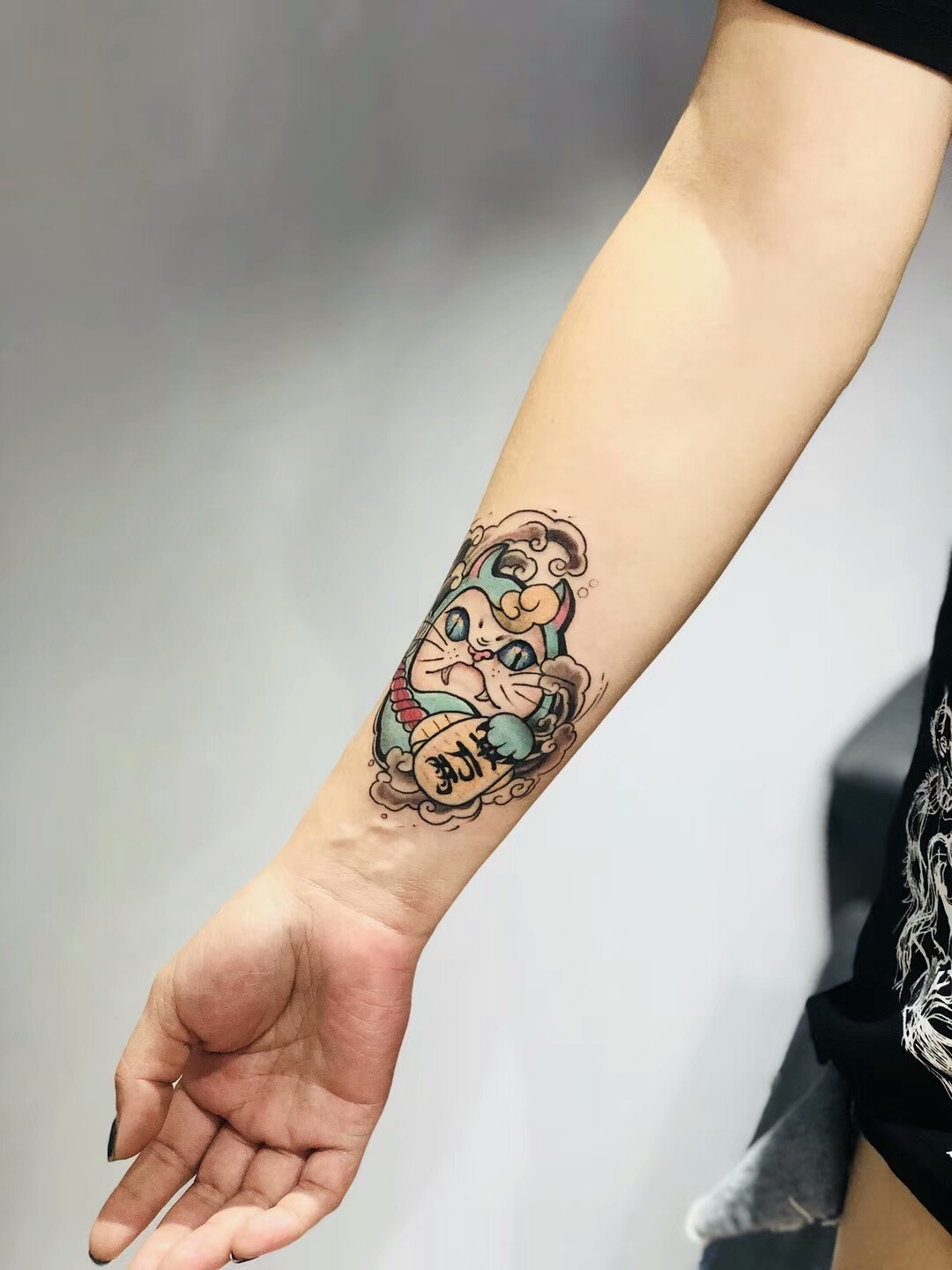 手腕日式招财猫纹身图案